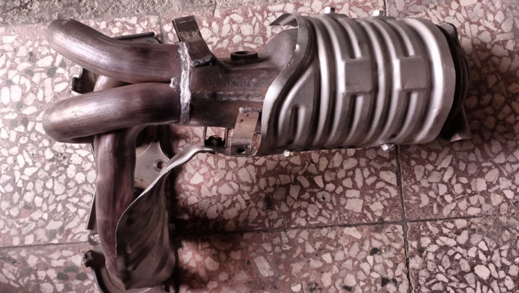 کاتالیزور بالا لیفان 820 و جیلی شاسی استوک وارداتی در حد نو